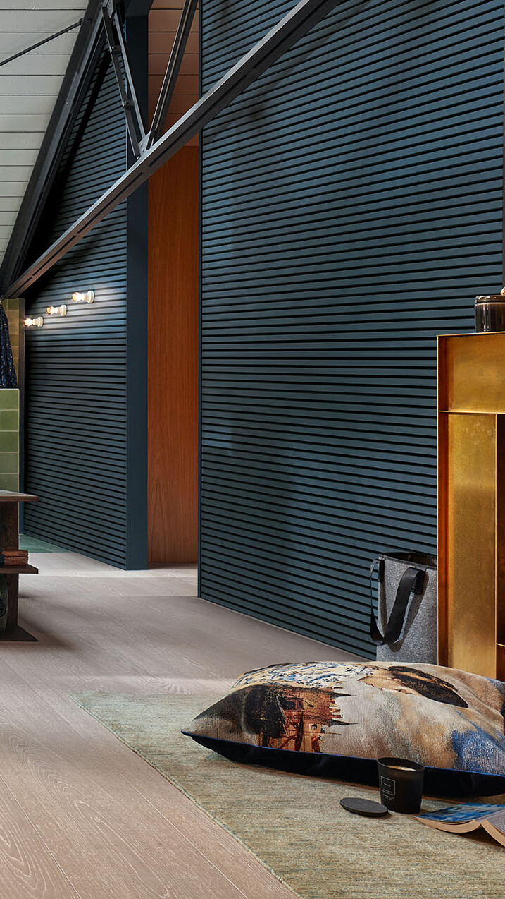 Kreative Wandgestaltung mit Echtholzpaneele und Filzpaneele kombiniert