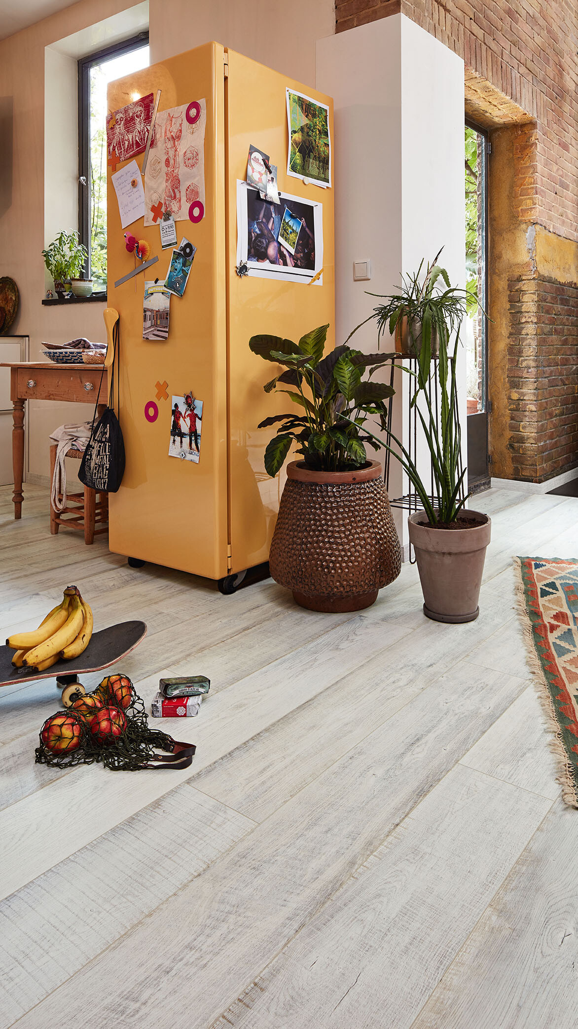 Summer Feeling für Zuhause mit einigen Einrichtungs-Accessoires Heller Laminatboden passt zu jedem W