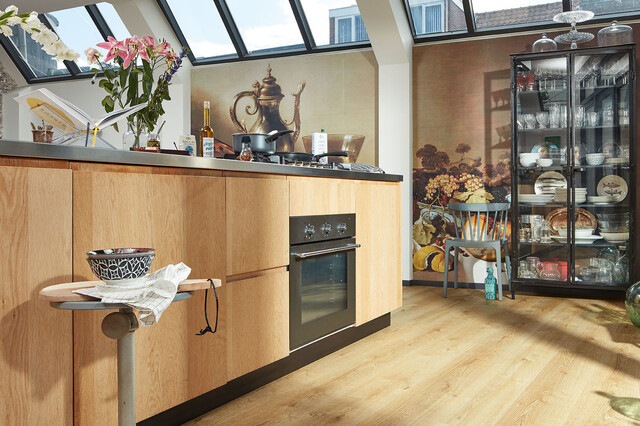 Authentische Eiche-Nachbildung als Laminat Landhausdielen Landhausdielen Laminat in einer Küche