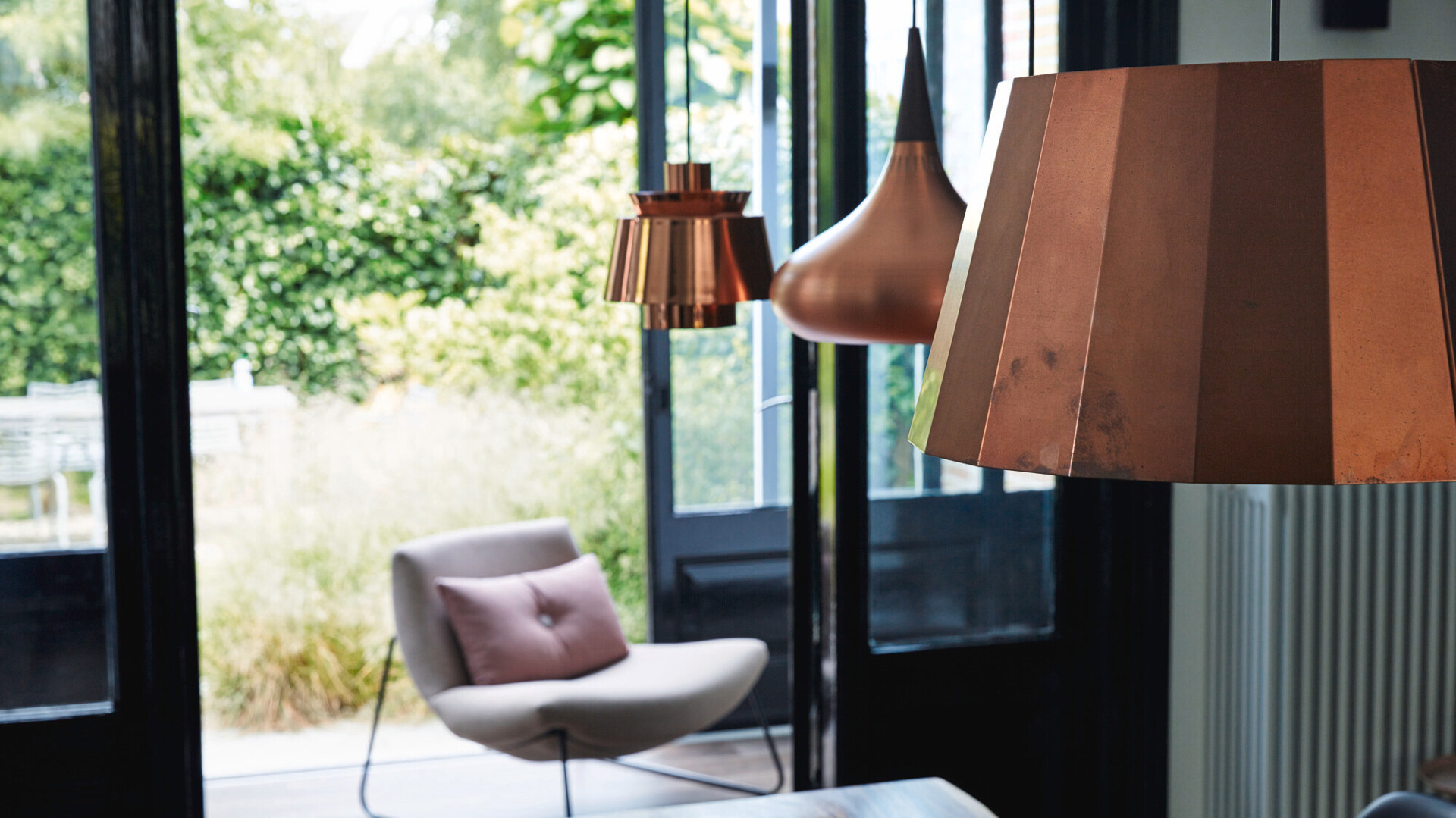 Einrichten mit Kupfer Kupferlampen über einem Esstisch