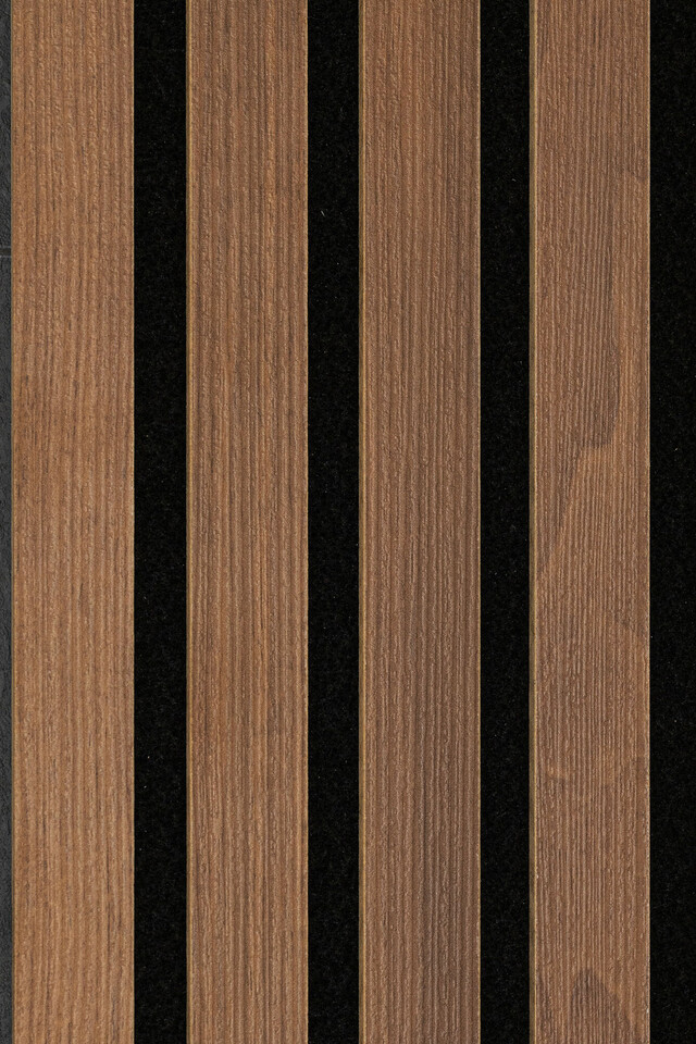 Authentische Holzoptik auf hochwertigem schwarzen Filz machen die Akustikpaneele von MEISTER aus.