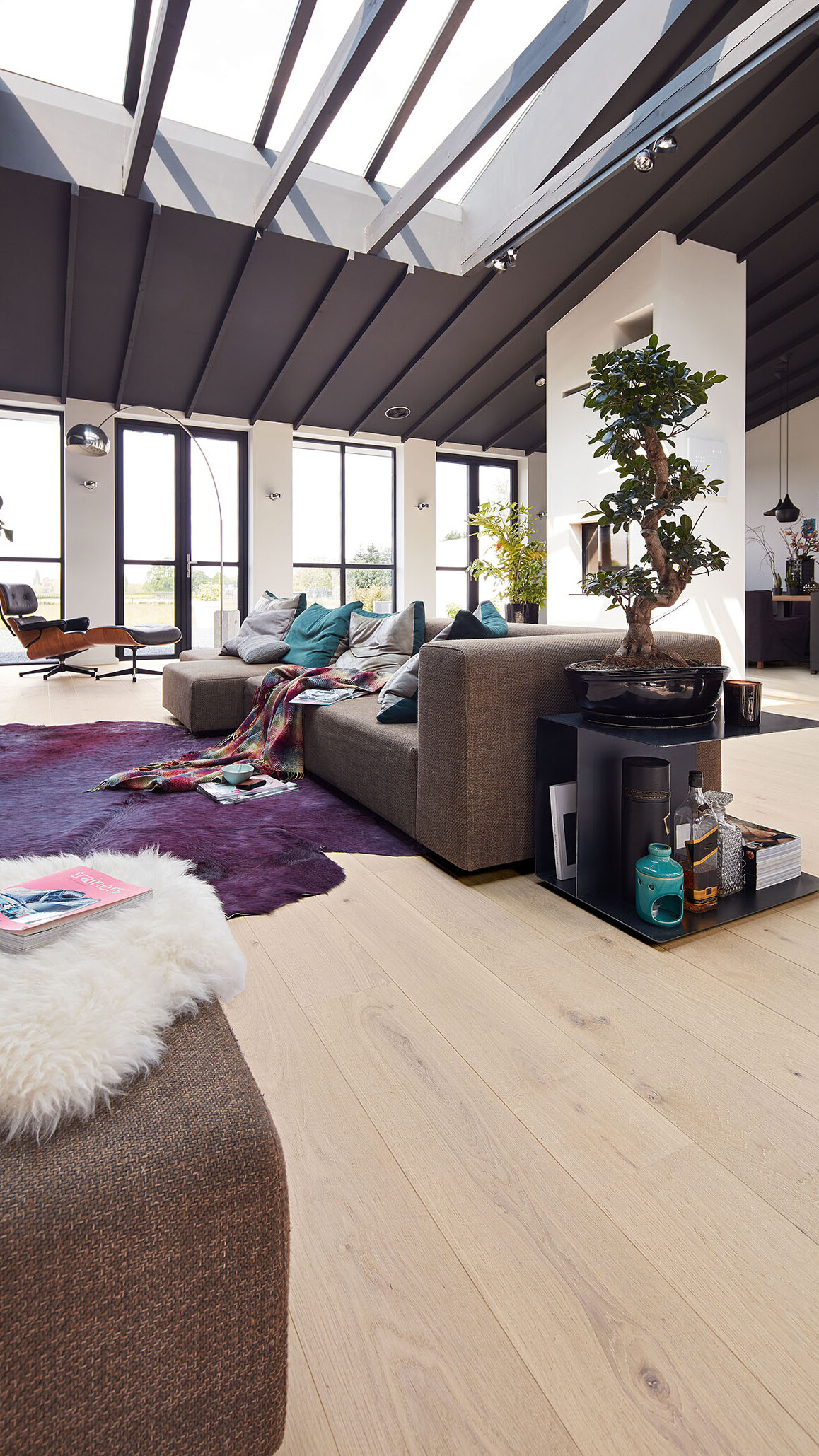 Parkett Landhausdielen in einem modern eingerichteten Wohnzimmer