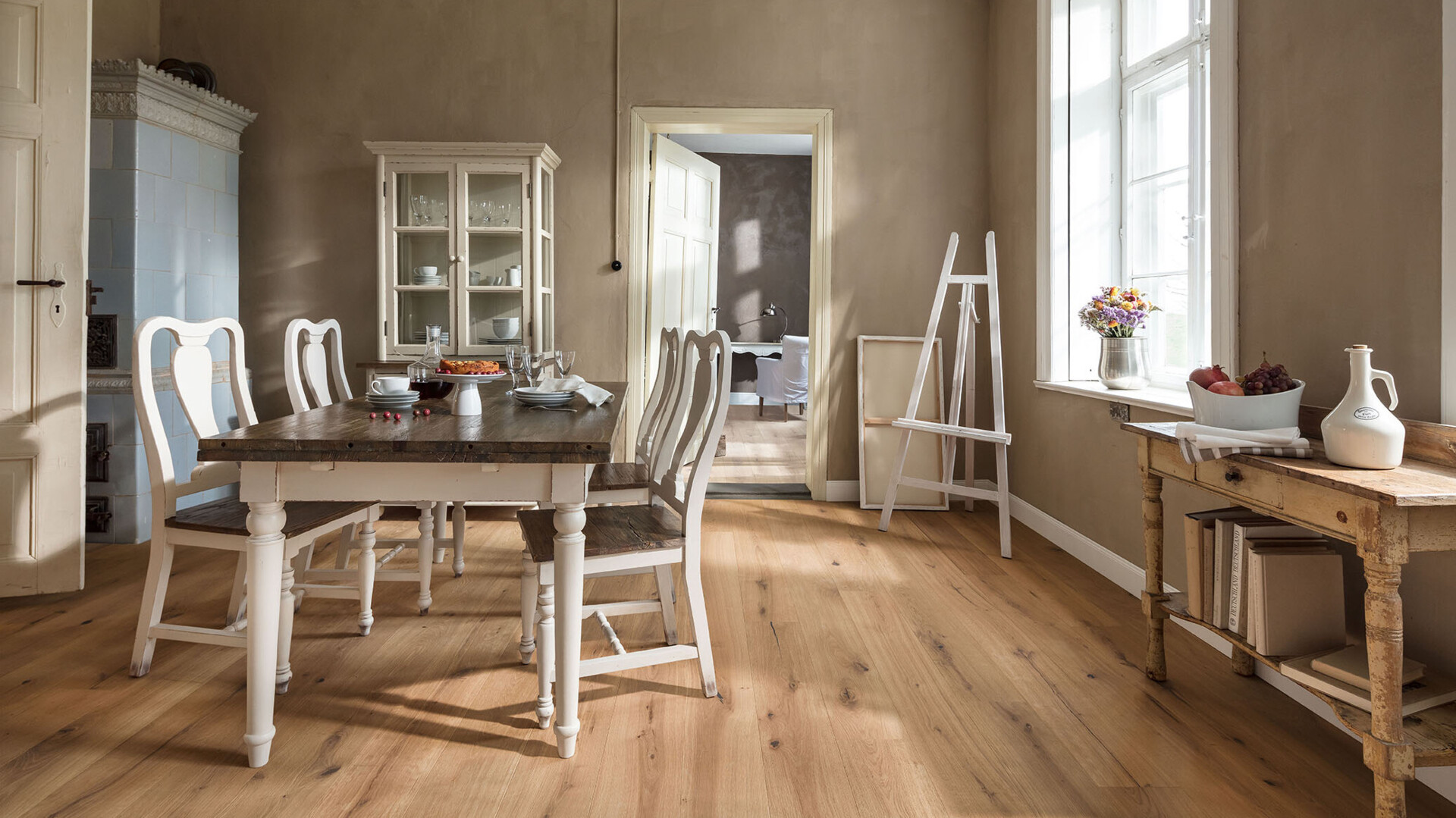 Geöltes Parkett im Esszimmer eines Landhauses