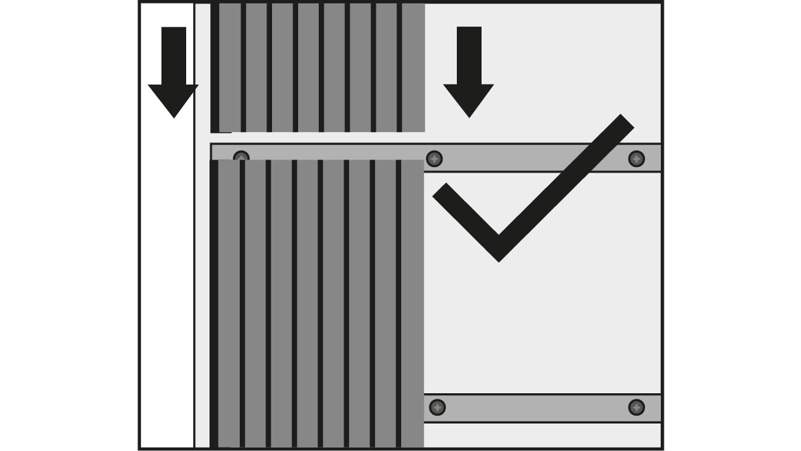 Verschrauben der Akustikpaneele auf der Holzlattung