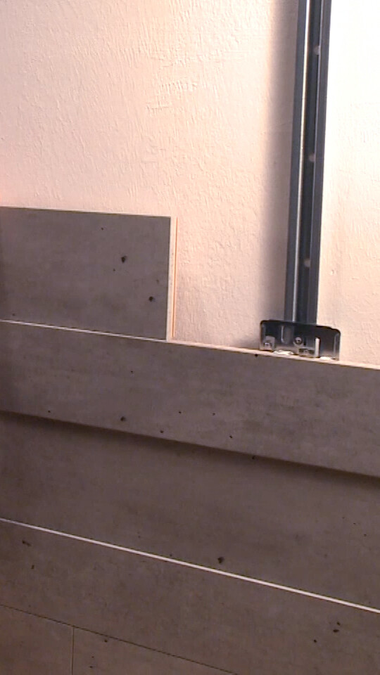 Systempaneele in 3D-Optik montieren 