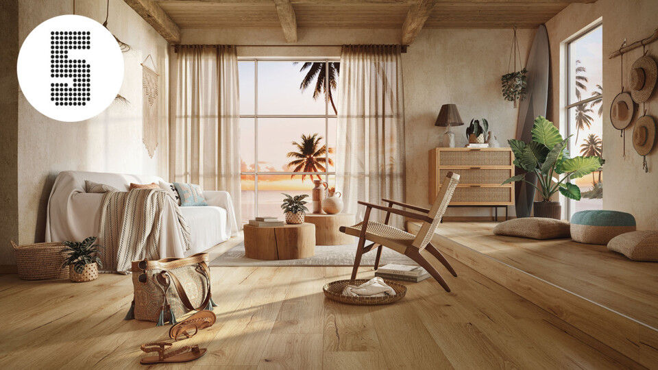 Vinylboden mit authentischer Holzoptik ergänzt die farblich passende Wohnzimmereinrichtung