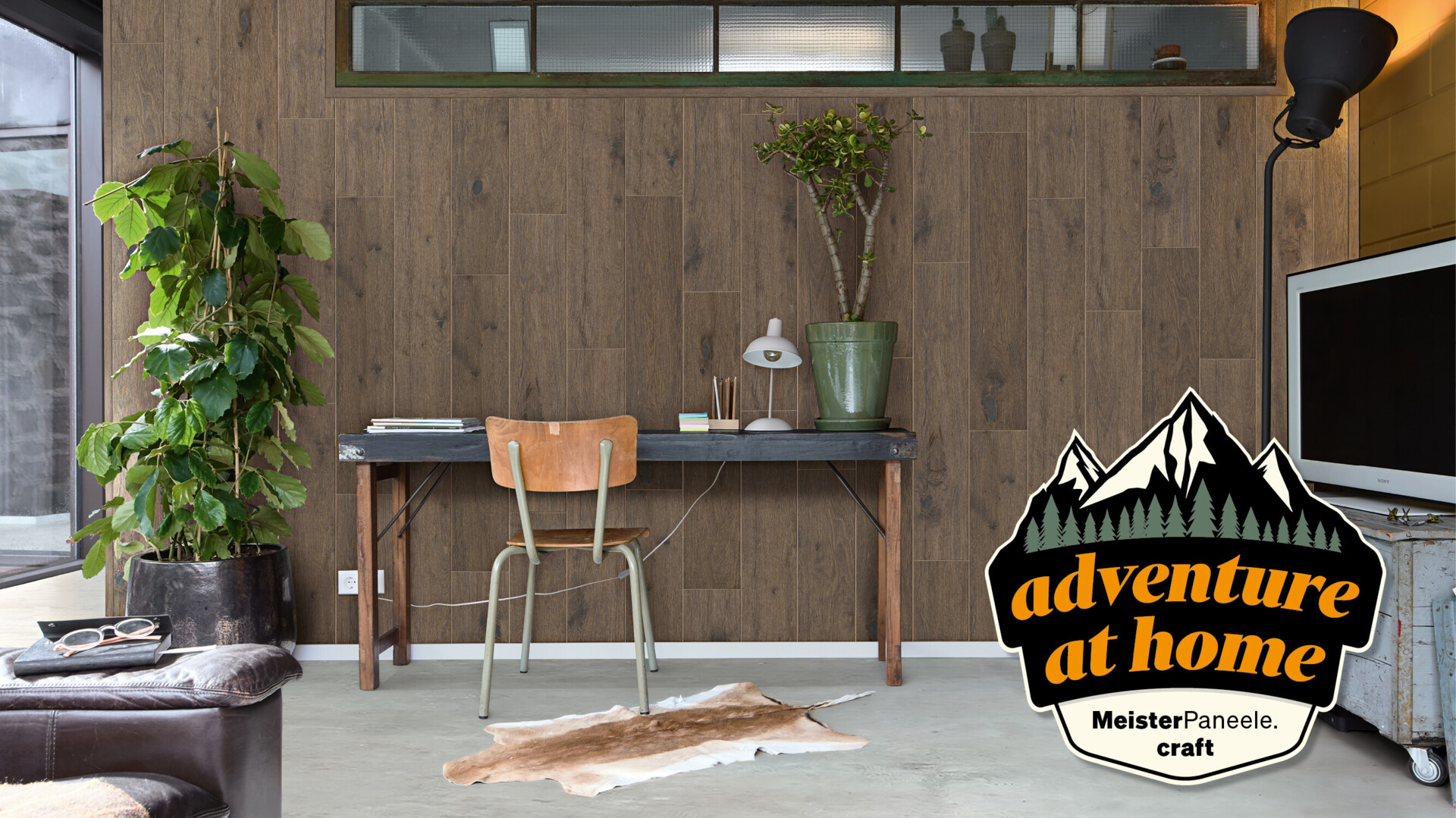 Holzpaneele an der Wand in einem Arbeitszimmer