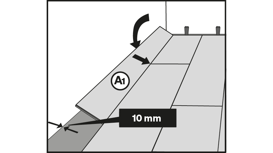 Verlegung der letzten Dielenreihe beginnt in der rechten Raumecke